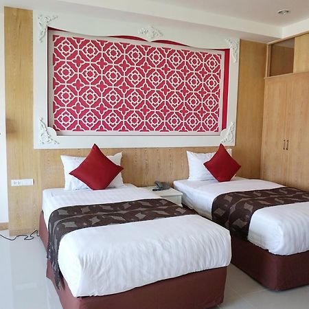 Triple Three Patong Hotel Bagian luar foto