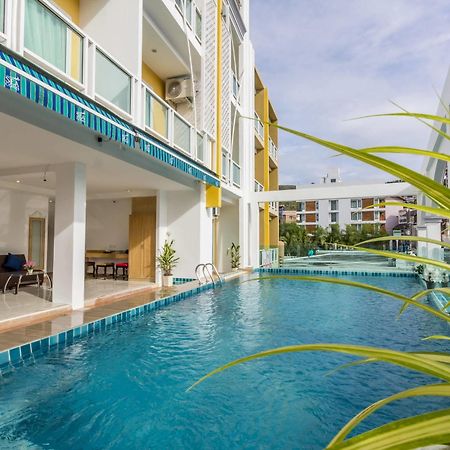 Triple Three Patong Hotel Bagian luar foto