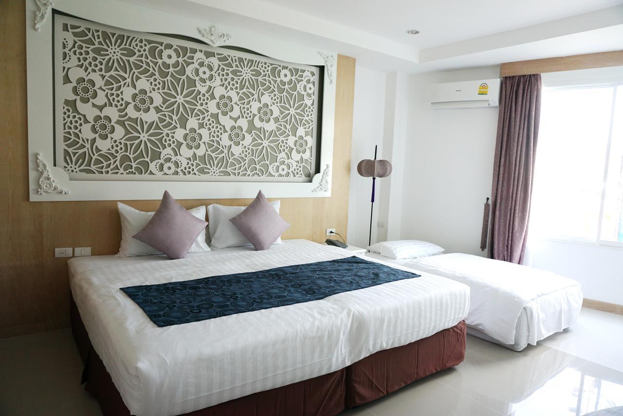 Triple Three Patong Hotel Bagian luar foto