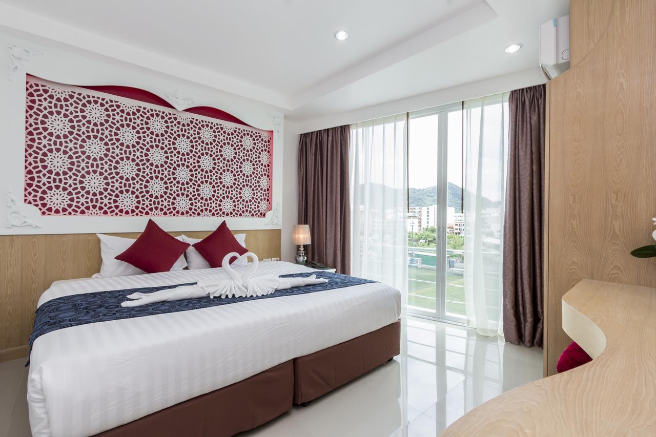 Triple Three Patong Hotel Bagian luar foto