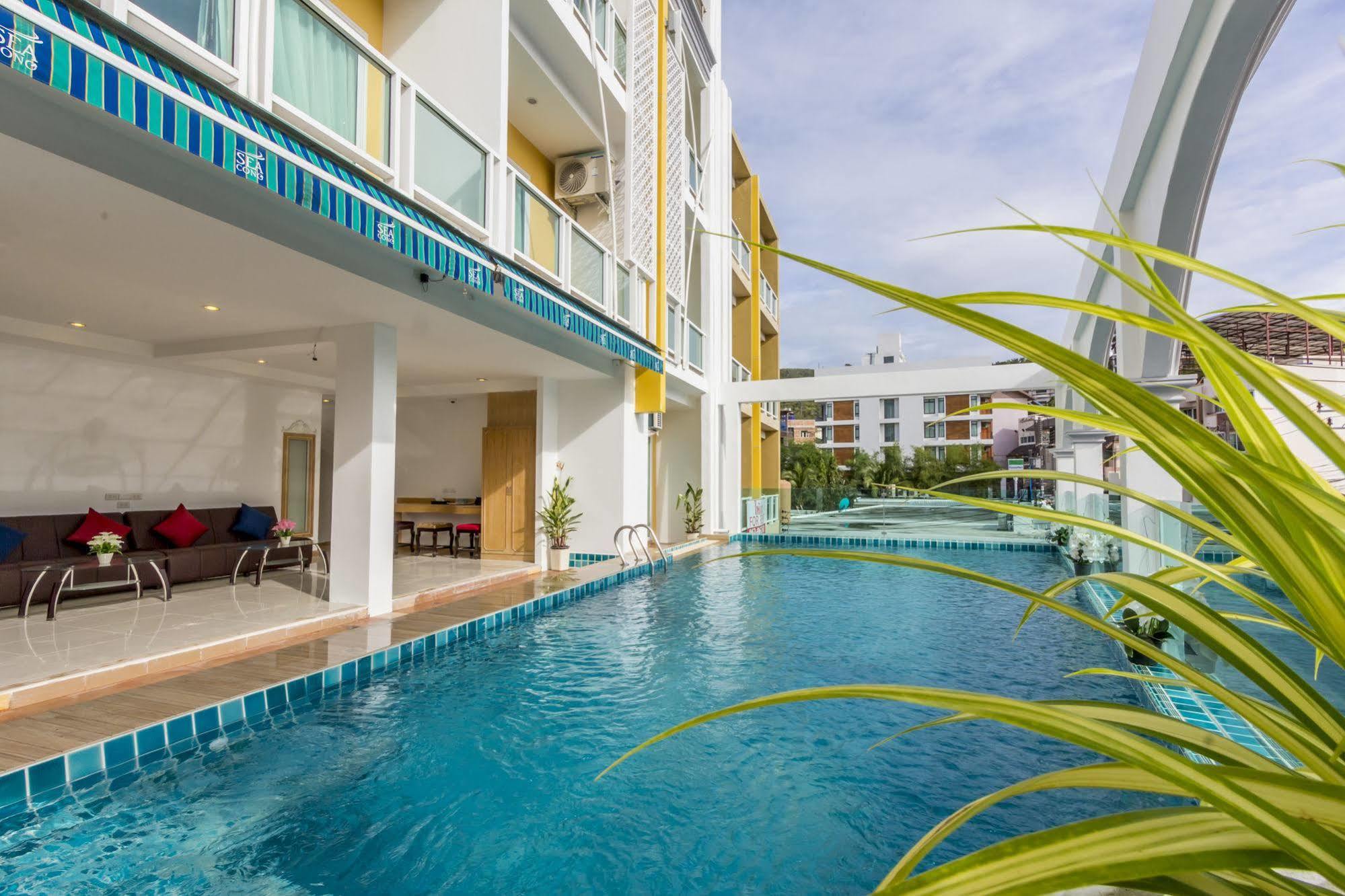 Triple Three Patong Hotel Bagian luar foto